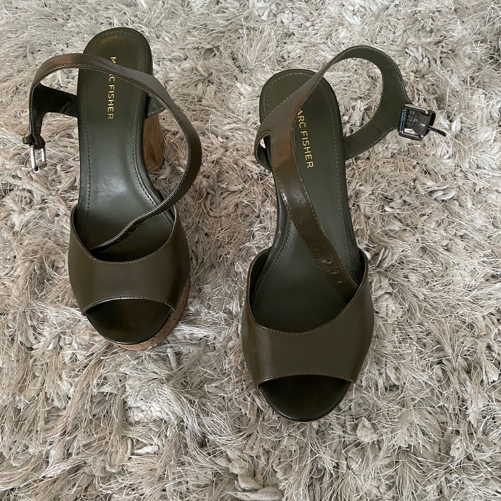 Heels - Picture 2 of 2